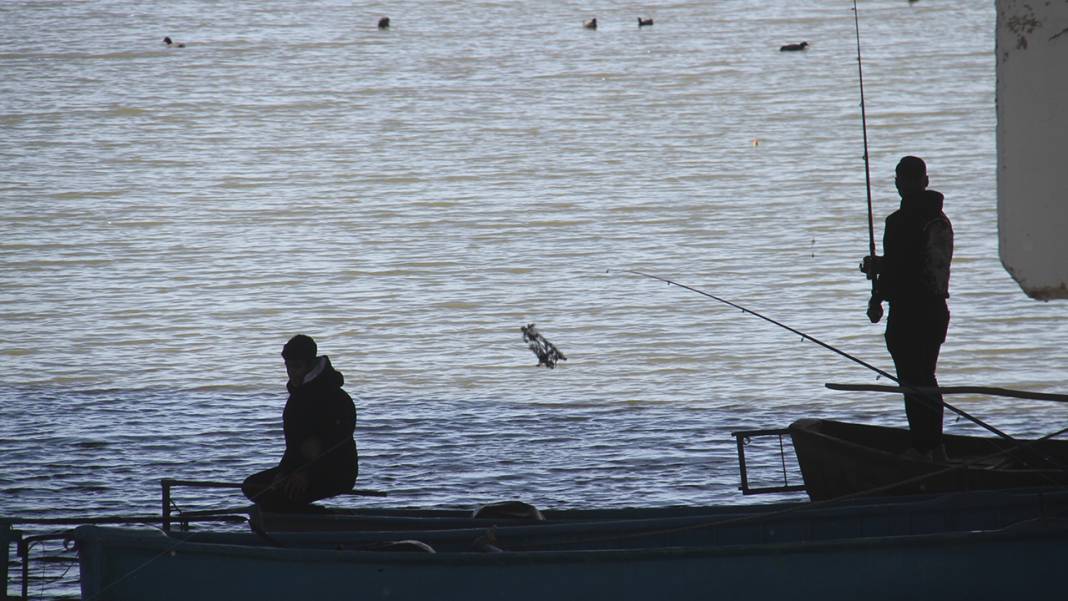 Beyşehir Gölü'nde oltalar yerini aldı! İşte kuraklıkla mücadele eden gölden sevindiren görüntüler 6